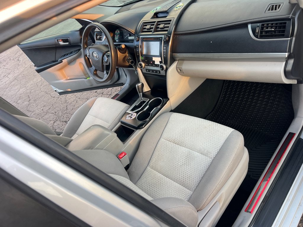 Used 2014 Toyota Camry FWD image 19