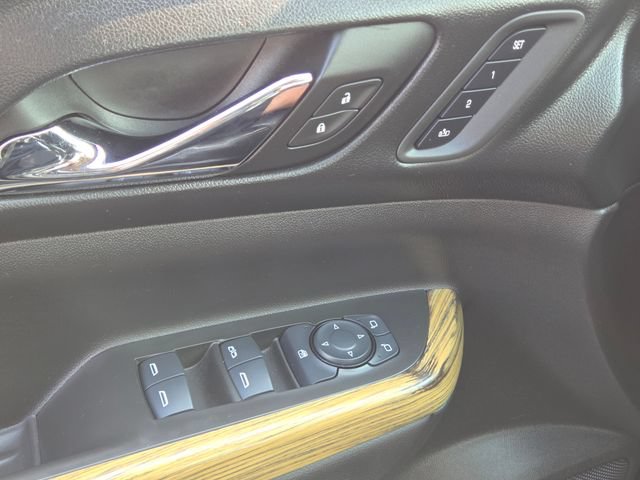 Used 2017 GMC Acadia Denali w/ Technology Package FWD image 28