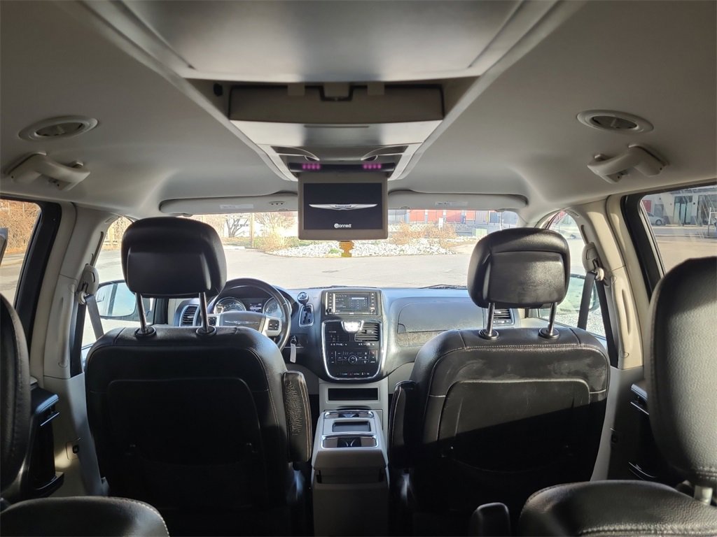 Used 2015 Chrysler Town & Country Touring image 36