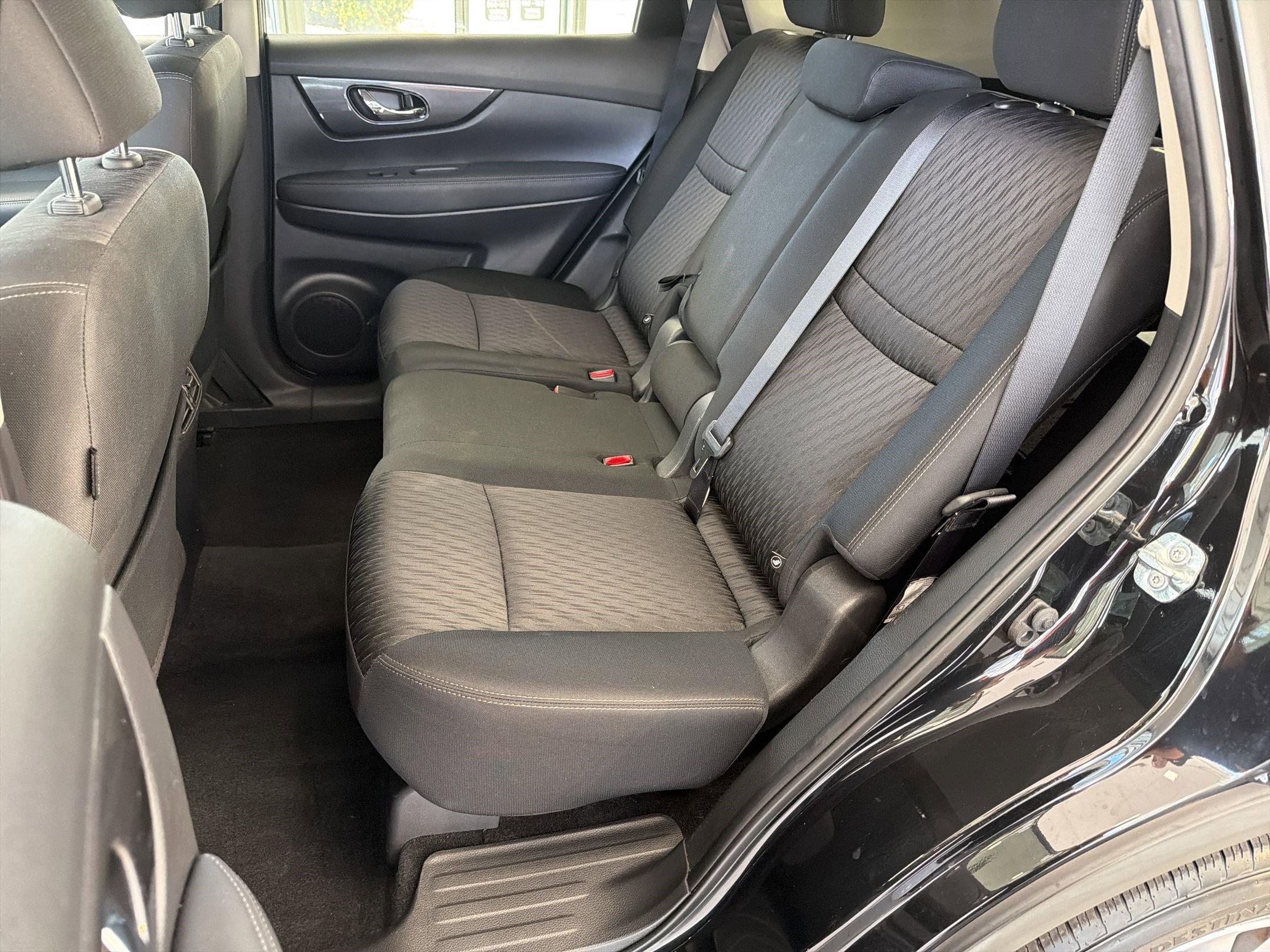 Used 2018 Nissan Rogue SV w/ Premium Package AWD/4WD image 15