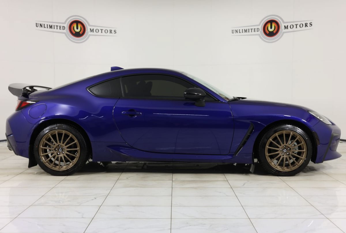 Used 2023 Toyota GR86 RWD image 2
