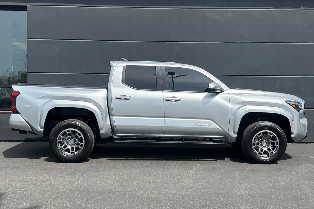 Used 2024 Toyota Tacoma SR5 AWD/4WD image 4