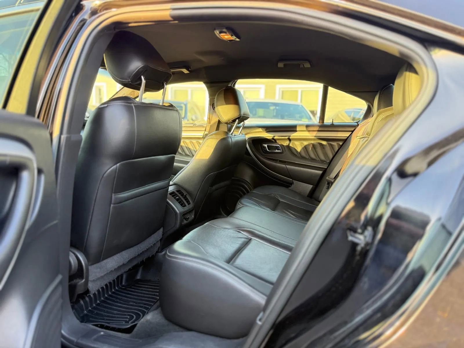 Used 2016 Ford Taurus SEL w/ Equipment Group 201A FWD image 9