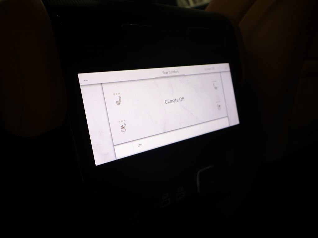 Used 2024 Jeep Grand Wagoneer Series III w/ Rear Seat Video Group 1 AWD/4WD image 18