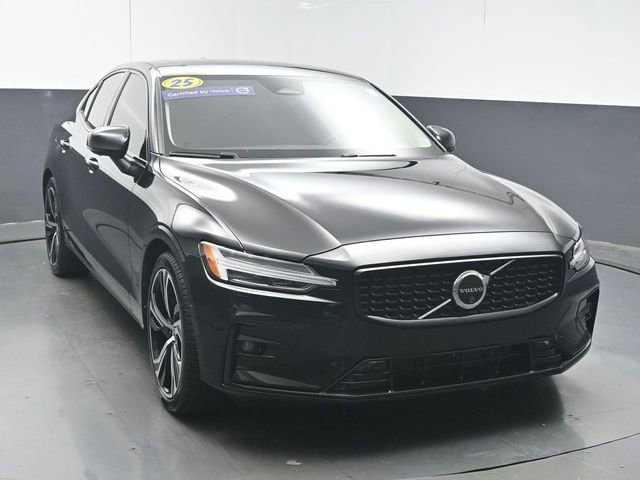 Certified 2025 Volvo S60 B5 Plus AWD/4WD image 2
