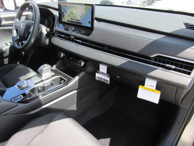 New 2026 Mitsubishi Outlander ES image 11