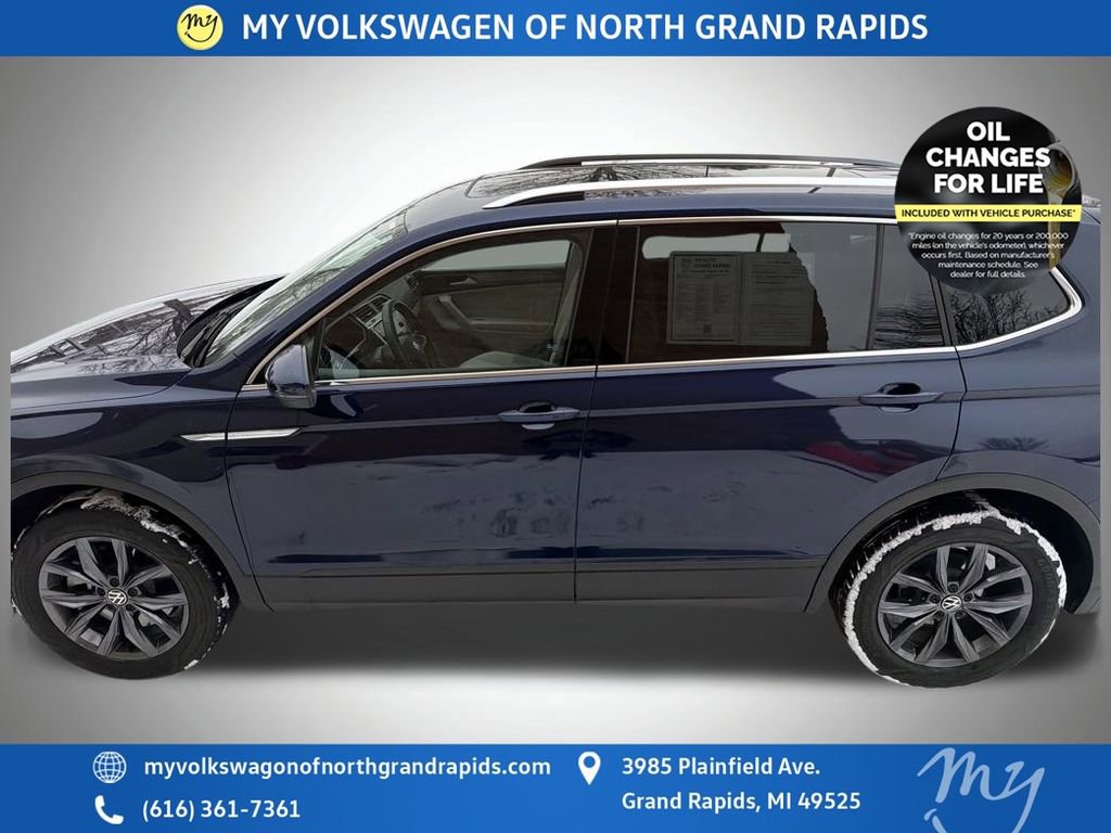 Used 2022 Volkswagen Tiguan SE w/ Panoramic Sunroof Package image 5