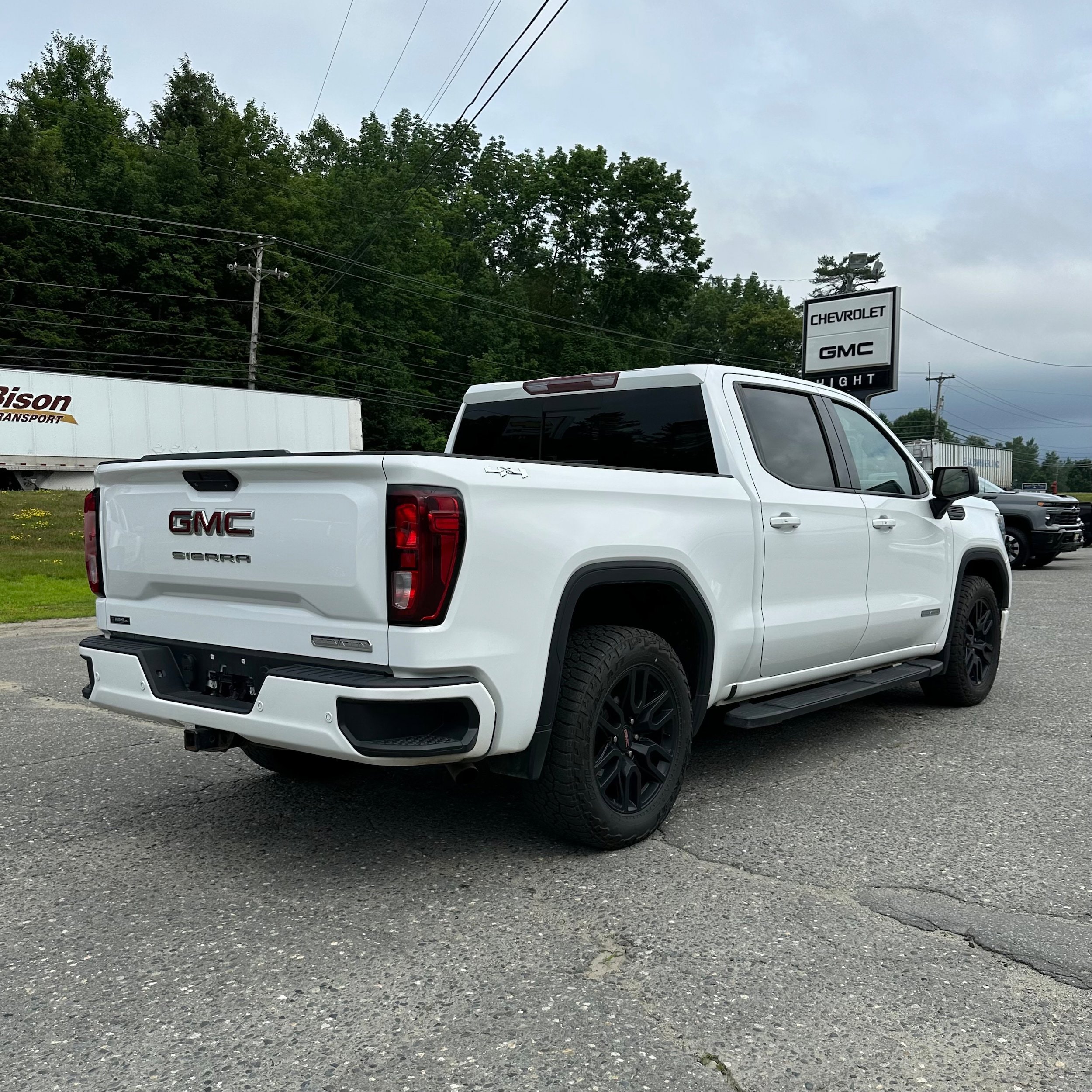 Used 2021 GMC Sierra 1500 Elevation w/ Preferred Package AWD/4WD image 3