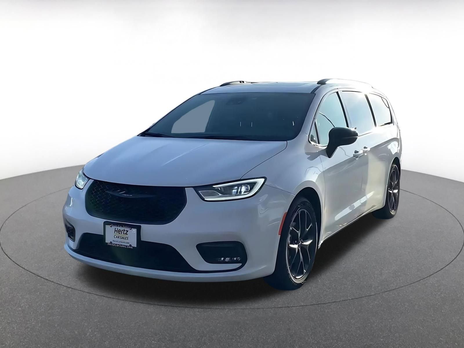 Used 2025 Chrysler Pacifica Limited image 7