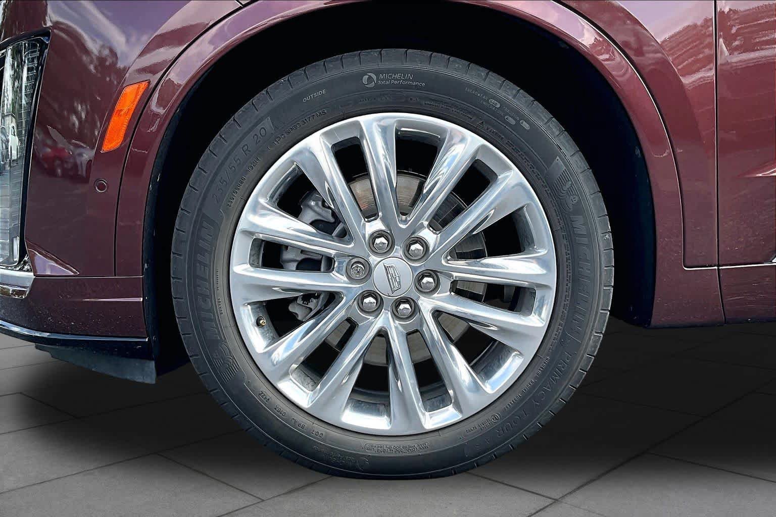 Used 2022 Cadillac XT6 Premium Luxury w/ Technology Package FWD image 11