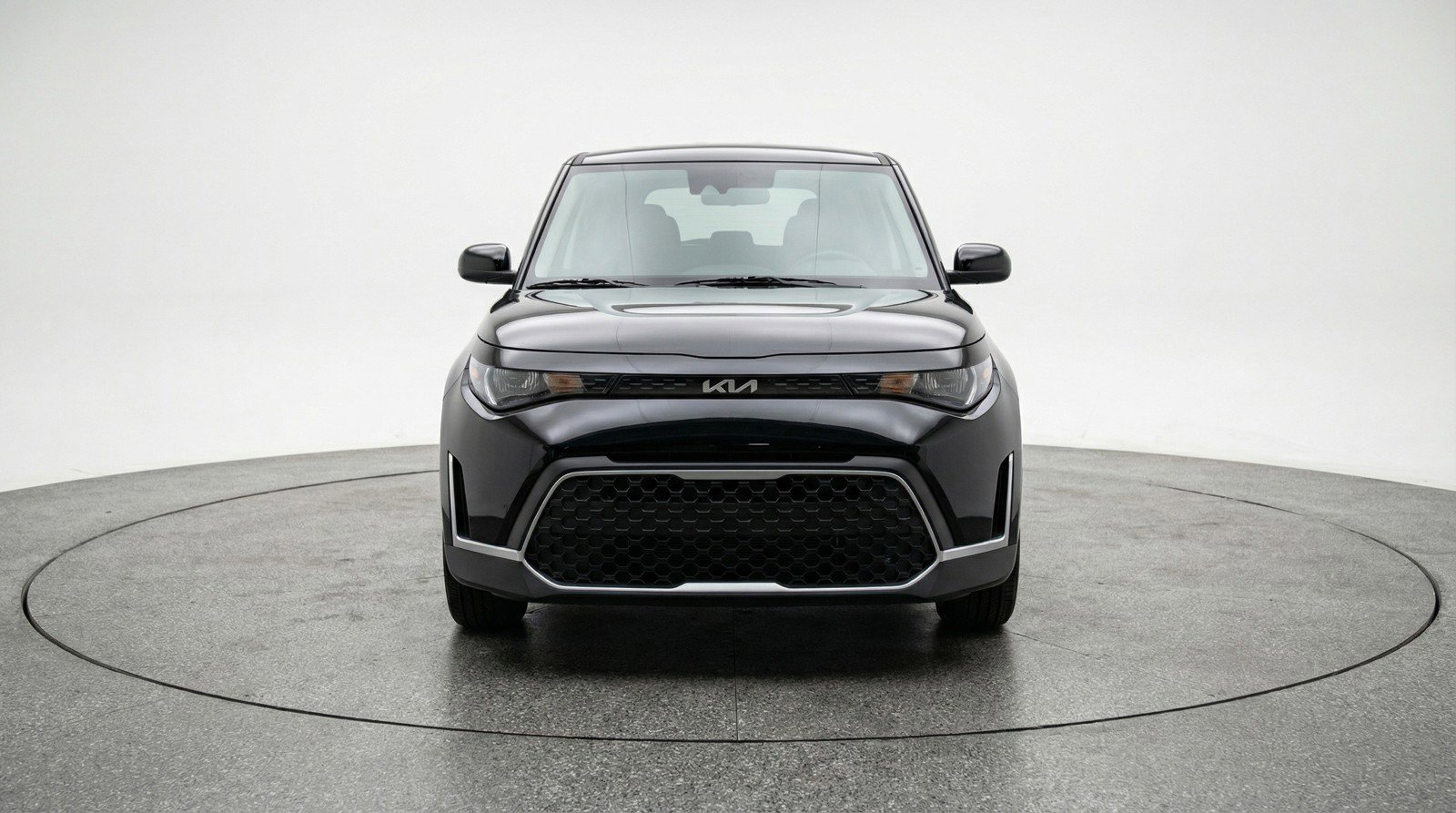 Used 2025 Kia Soul LX w/ LX Technology Package FWD image 2