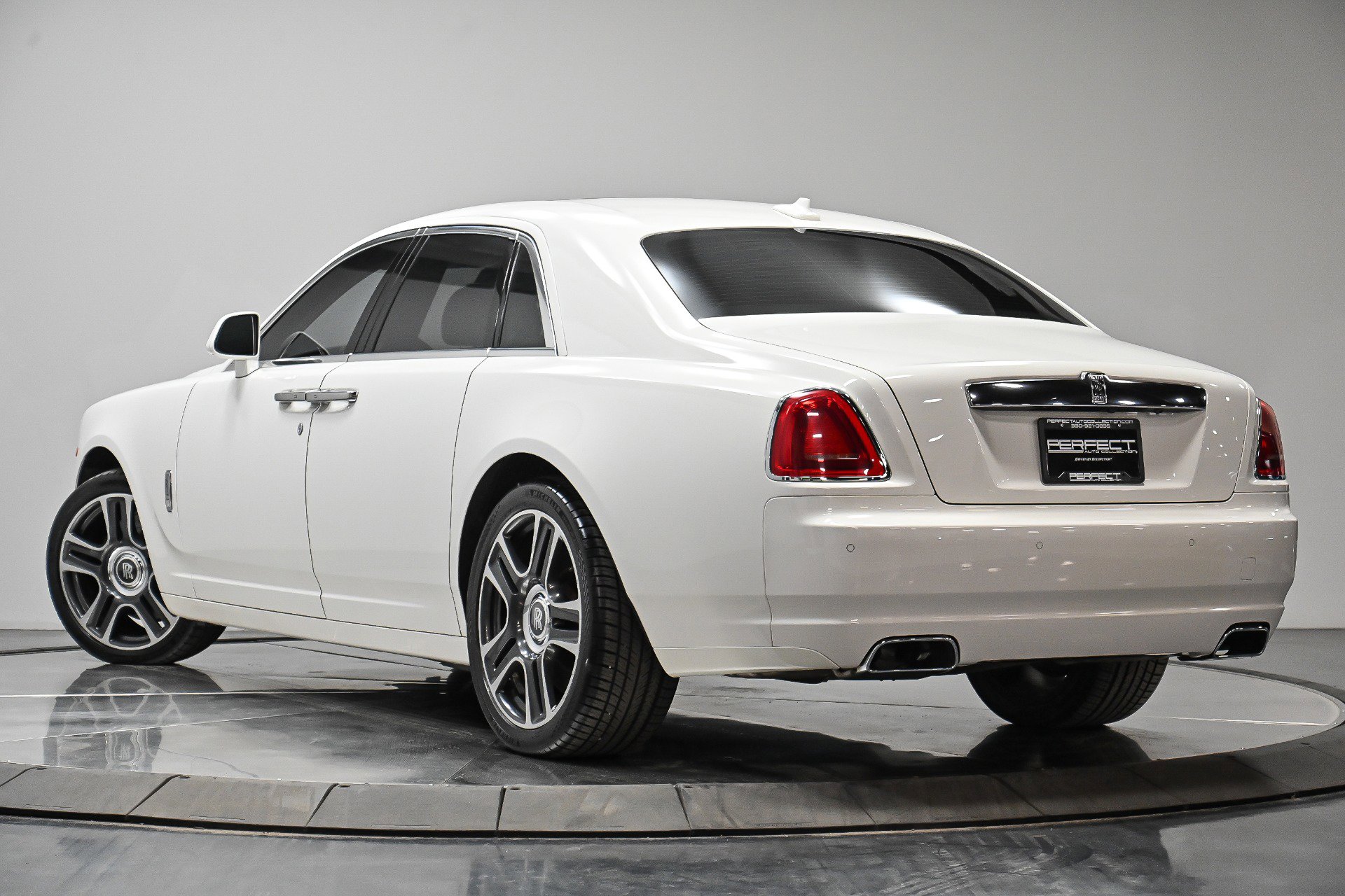 Used 2017 Rolls-Royce Ghost image 23