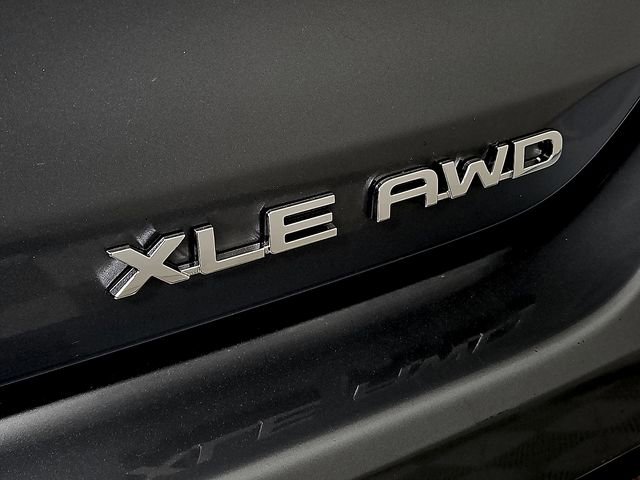 Used 2023 Toyota Highlander XLE AWD/4WD image 34