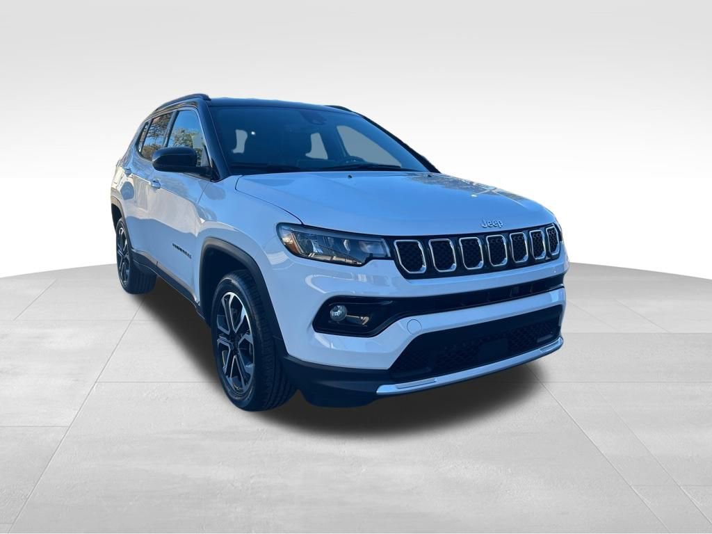 Used 2024 Jeep Compass Limited AWD/4WD image 2