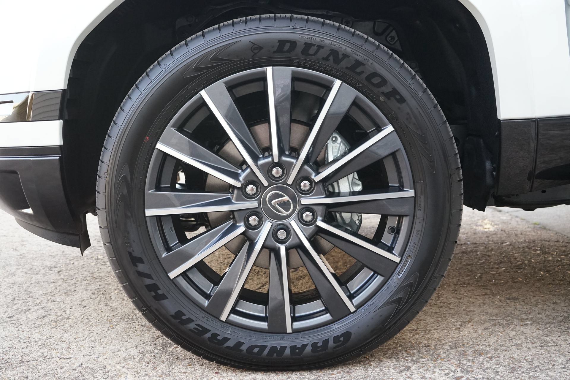 Used 2026 Lexus GX 550 w/ Accessory Package (2T) AWD/4WD image 30