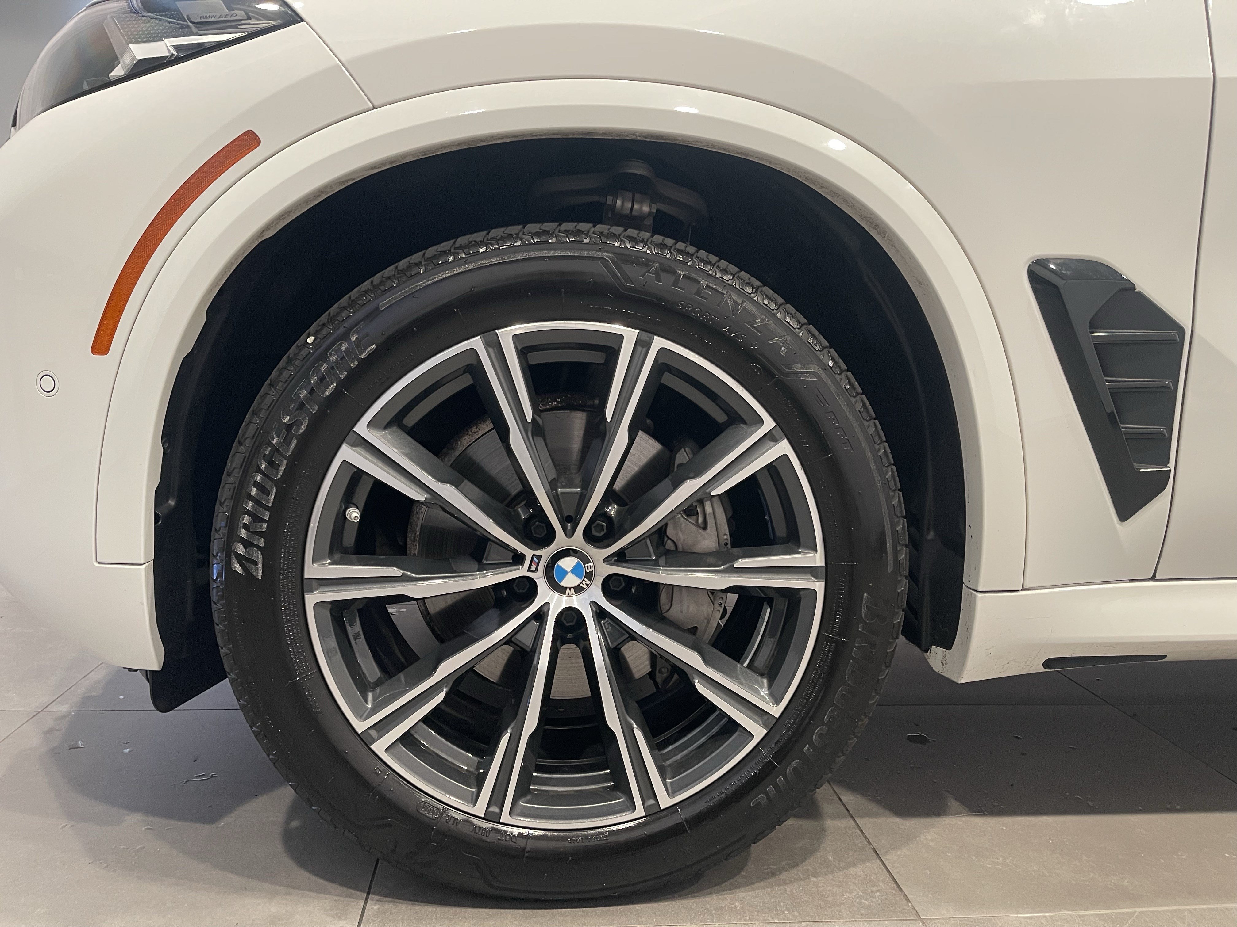 Certified 2024 BMW X5 xDrive40i w/ M Sport Package AWD/4WD image 7