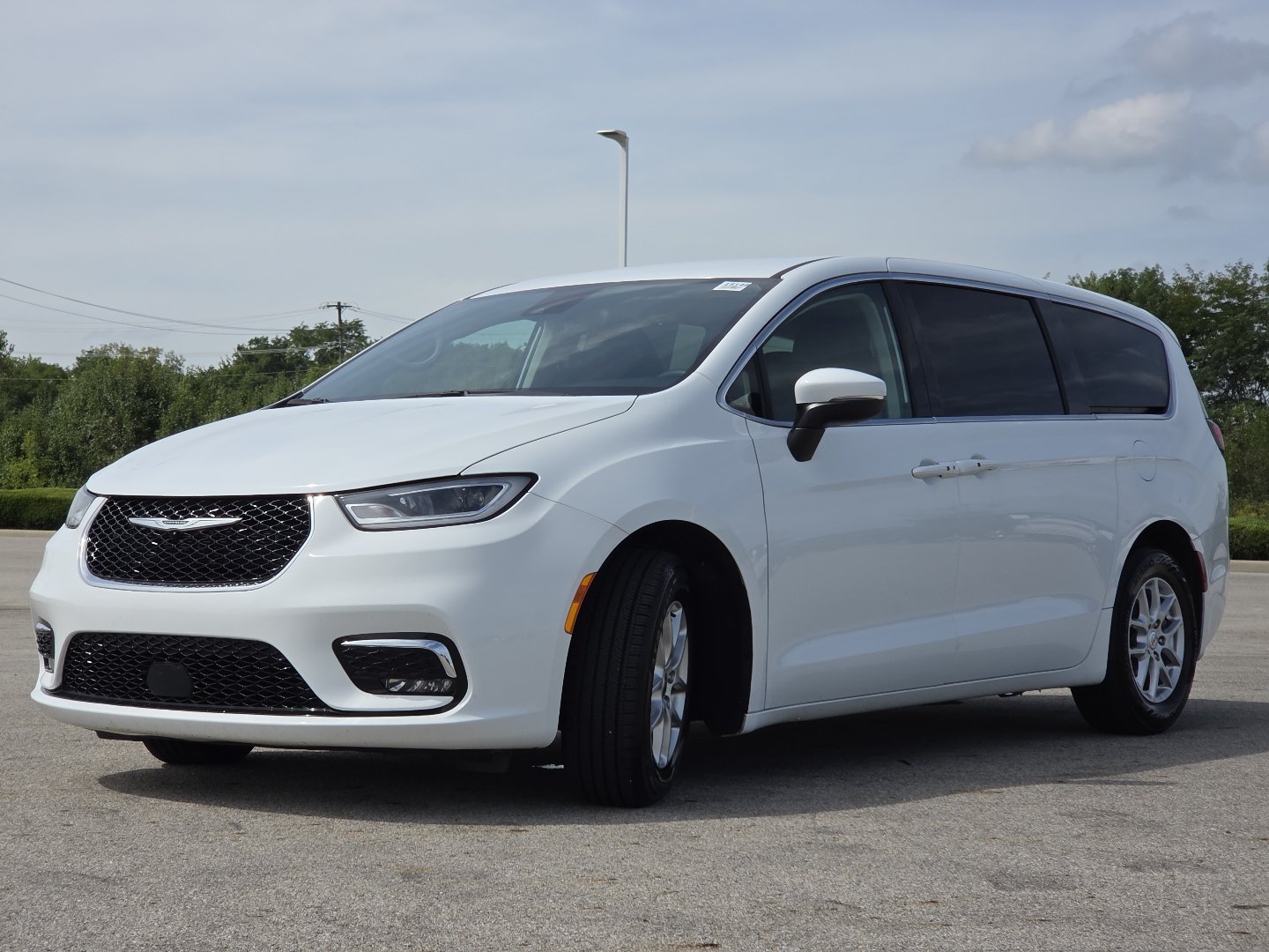 Used 2023 Chrysler Pacifica Touring-L FWD image 13