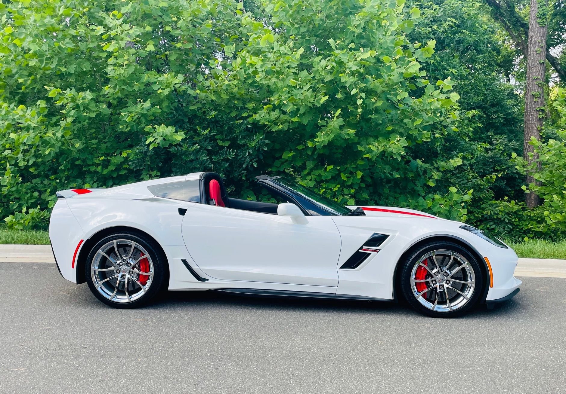 Used 2017 Chevrolet Corvette Grand Sport w/ Z07 Performance Package RWD image 6