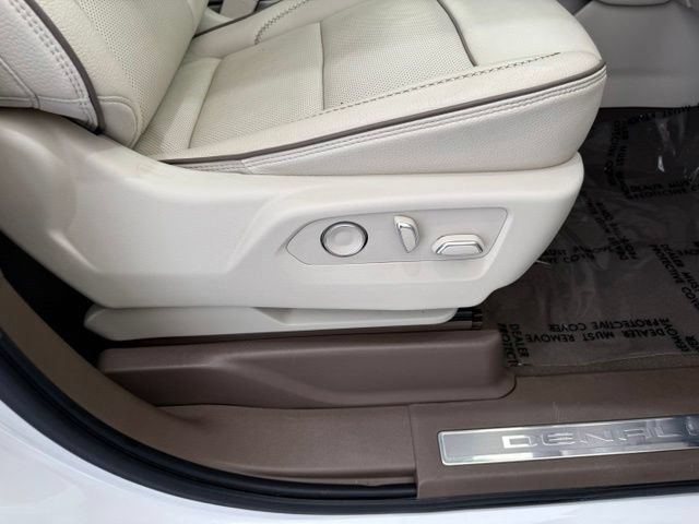 Used 2021 GMC Yukon Denali w/ Denali Ultimate Package AWD/4WD image 26