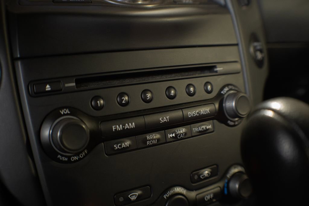 Used 2017 Nissan 370Z NISMO image 18