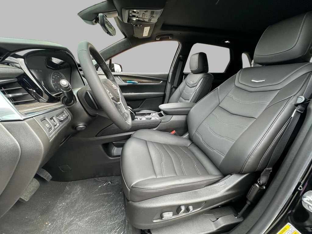 New 2024 Cadillac XT5 Premium Luxury w/ Platinum Package FWD image 2