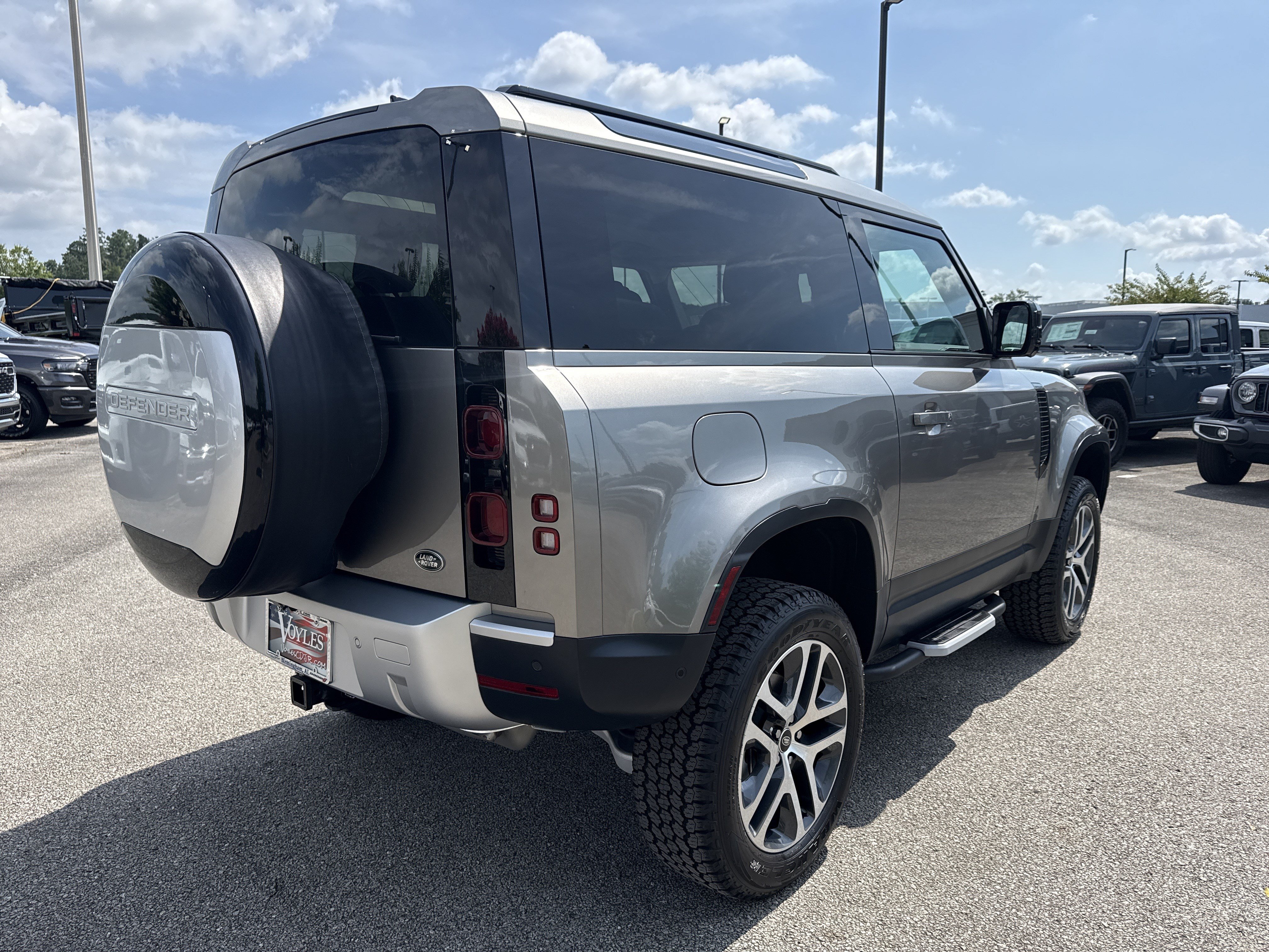 Used 2023 Land Rover Defender 90 S AWD/4WD image 8