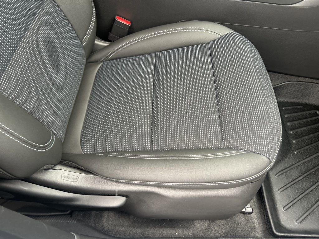 Certified 2025 Buick Envista Preferred image 44