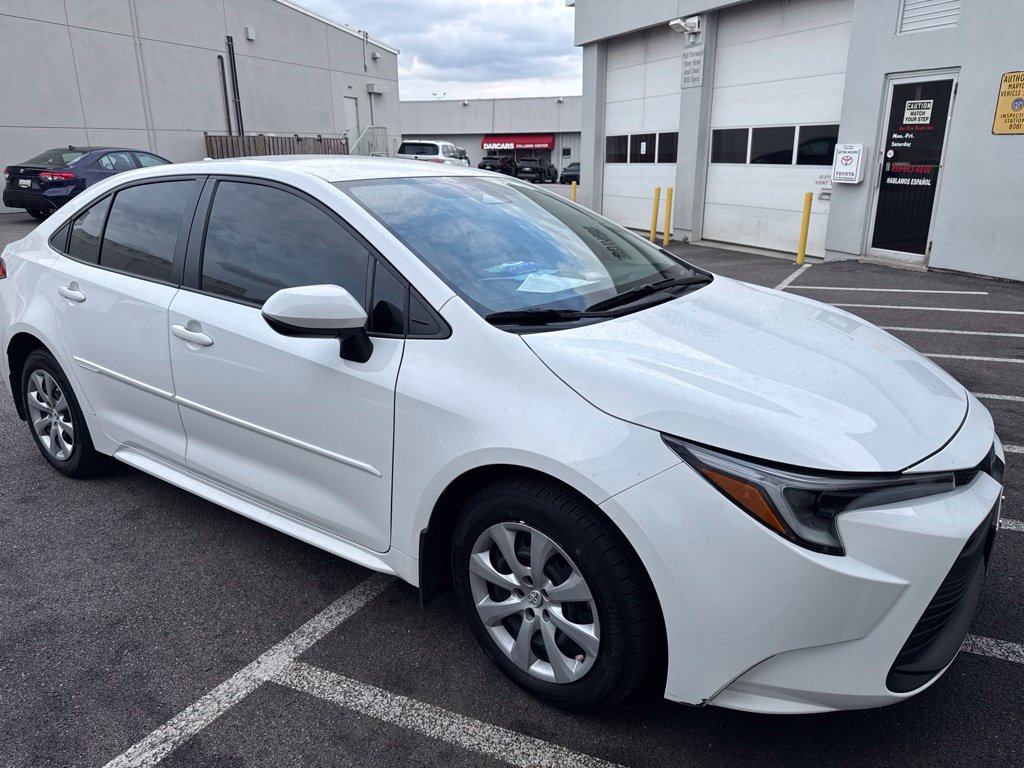 Used 2025 Toyota Corolla LE FWD image 3