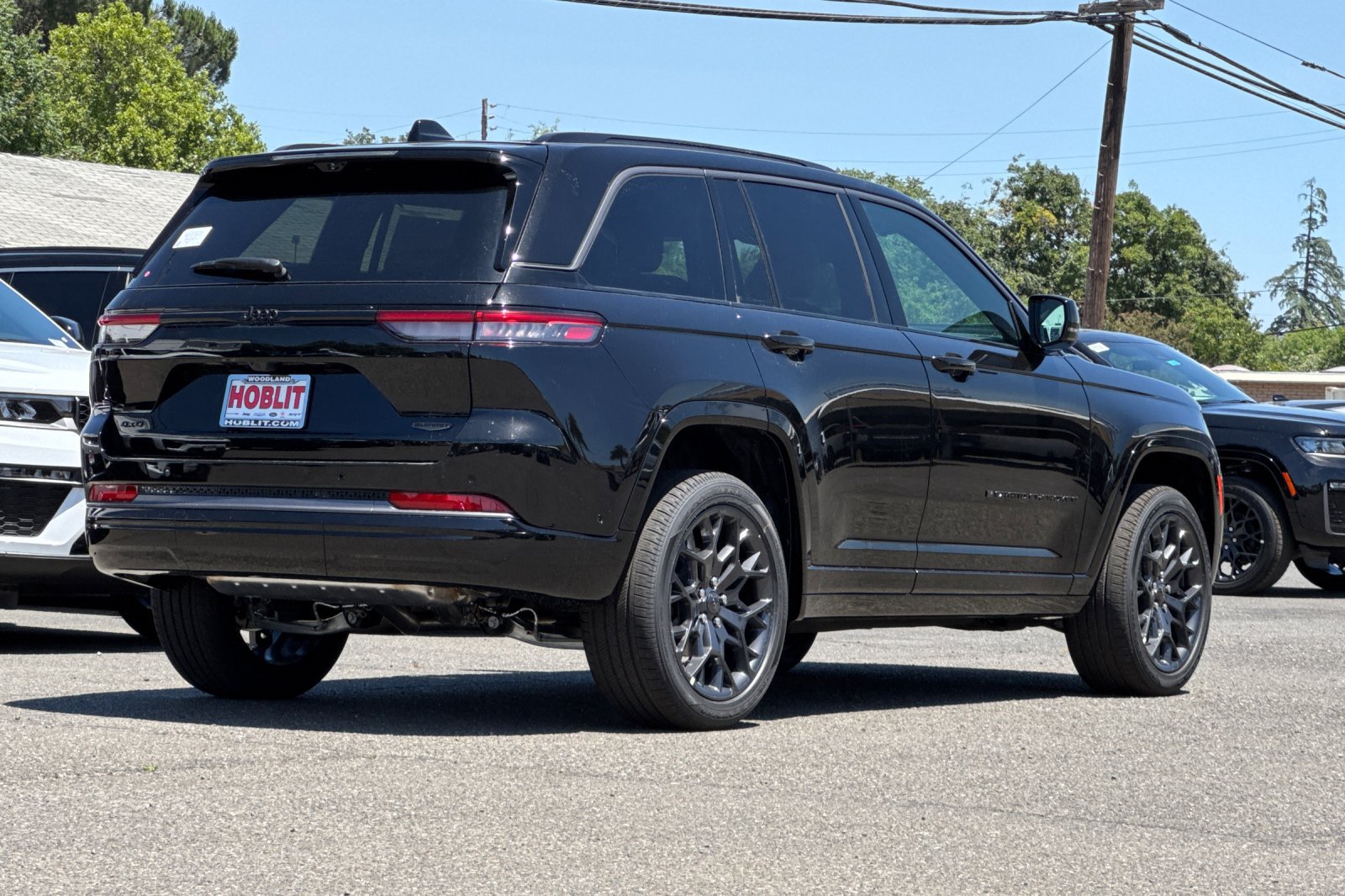 New 2026 Jeep Grand Cherokee Summit w/ Obsidian Package AWD/4WD image 3