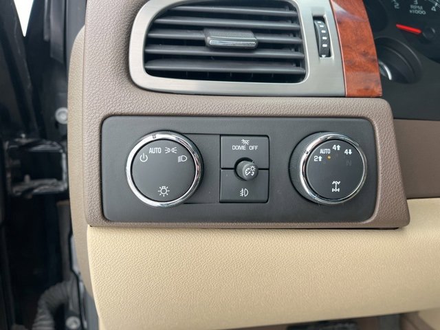 Used 2009 Chevrolet Suburban LTZ image 24