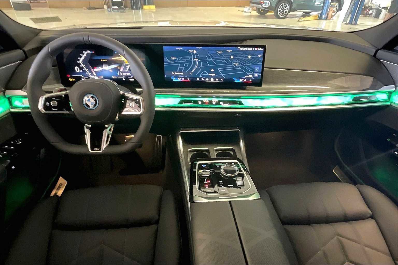 Used 2025 BMW i7 xDrive60 image 5