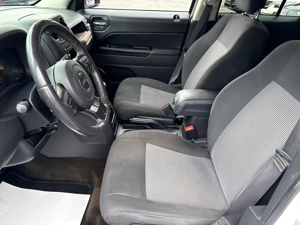 Used 2017 Jeep Patriot Latitude AWD/4WD image 9