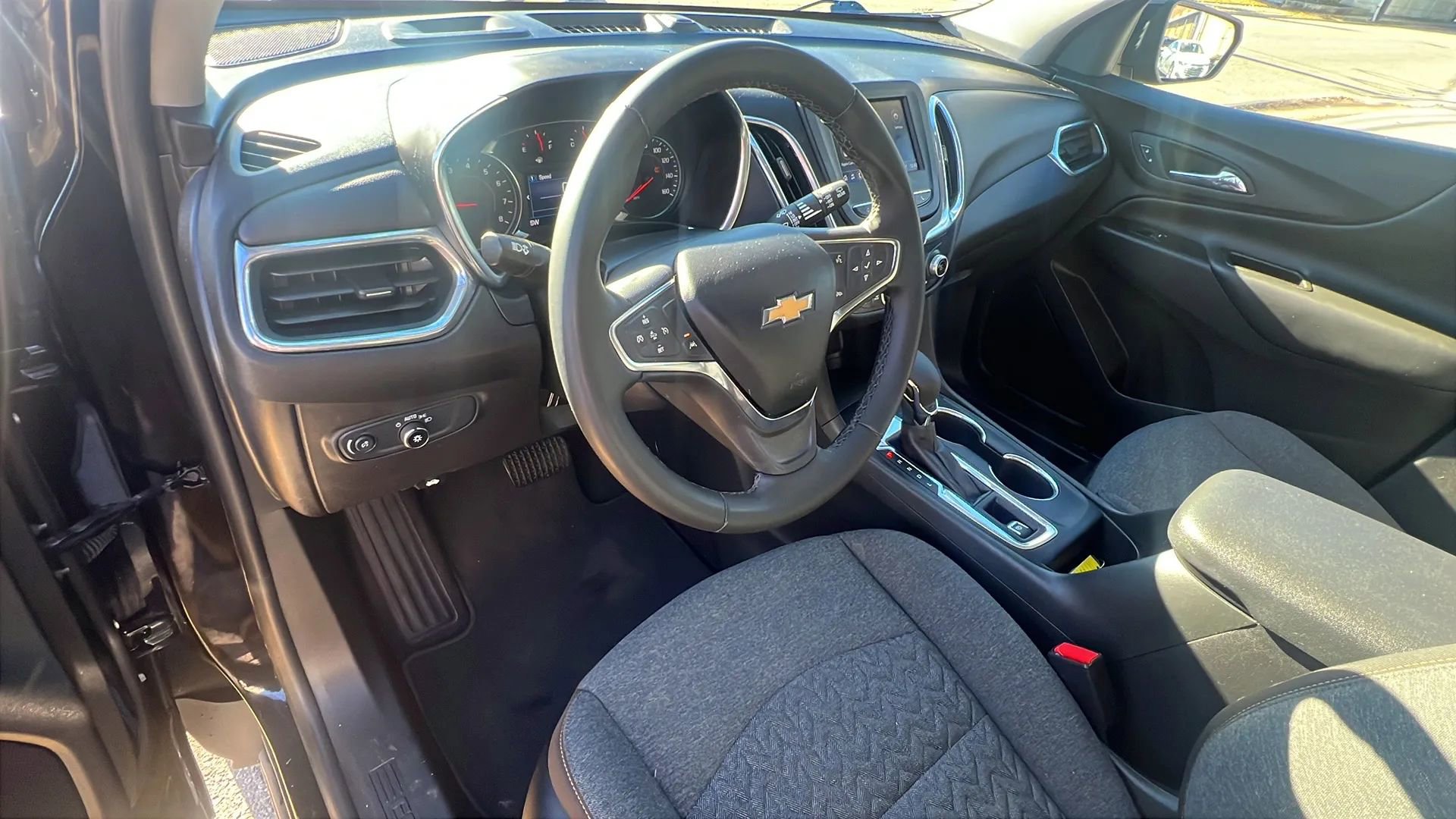 Used 2023 Chevrolet Equinox LT w/ Driver Convenience Package image 24