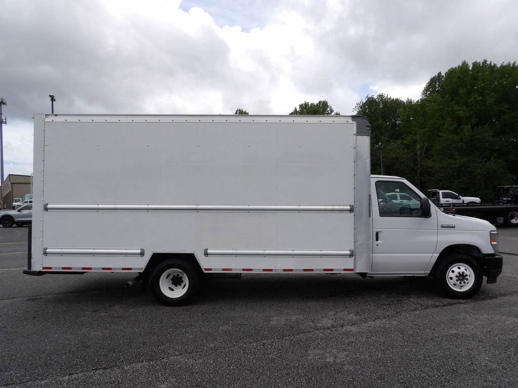 Used 2021 Ford E-350 and Econoline 350 Super Duty RWD image 9
