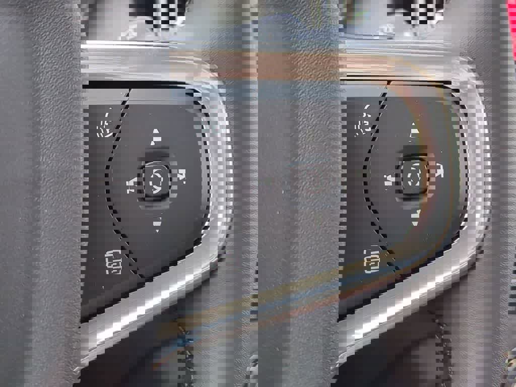 New 2026 Volvo XC40 B5 Core w/ Protection Package Premier image 24