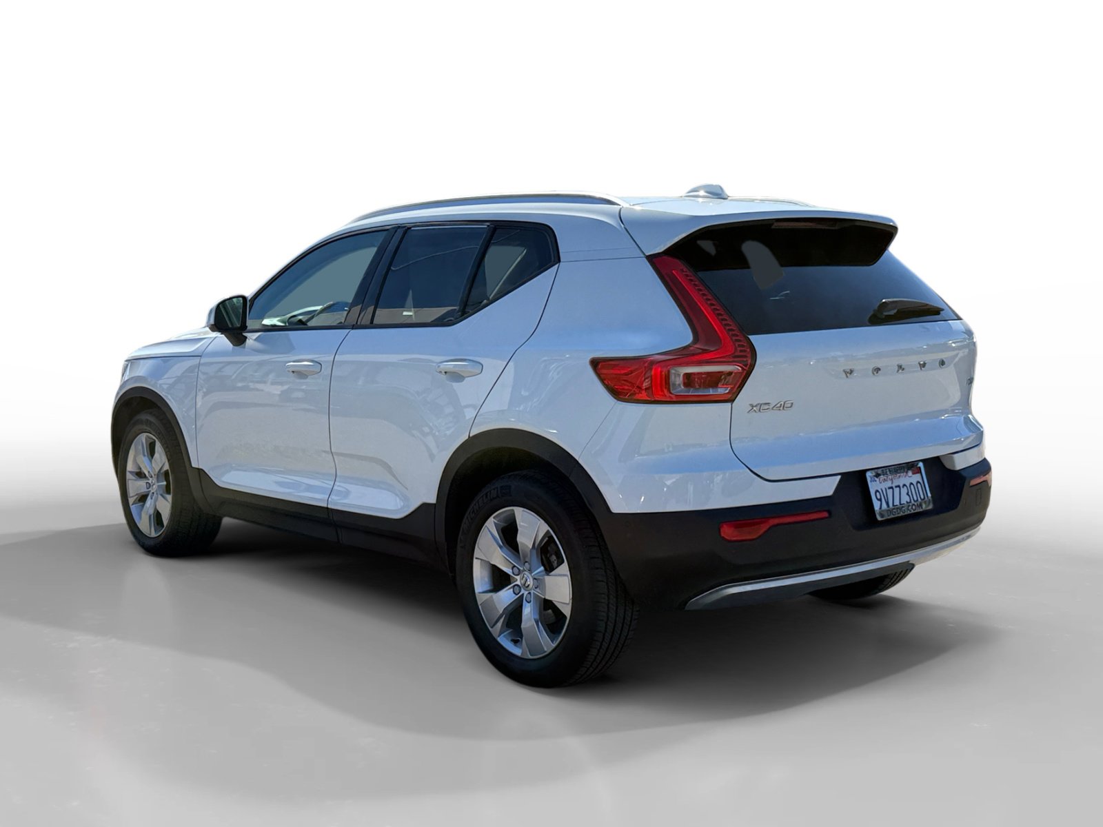Used 2019 Volvo XC40 T5 Momentum image 3