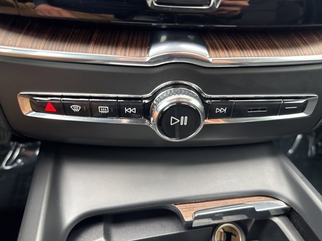 Certified 2022 Volvo XC60 B5 Momentum w/ Advanced Package image 25