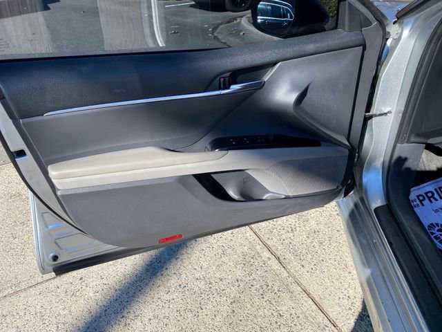 Used 2020 Toyota Camry SE image 25