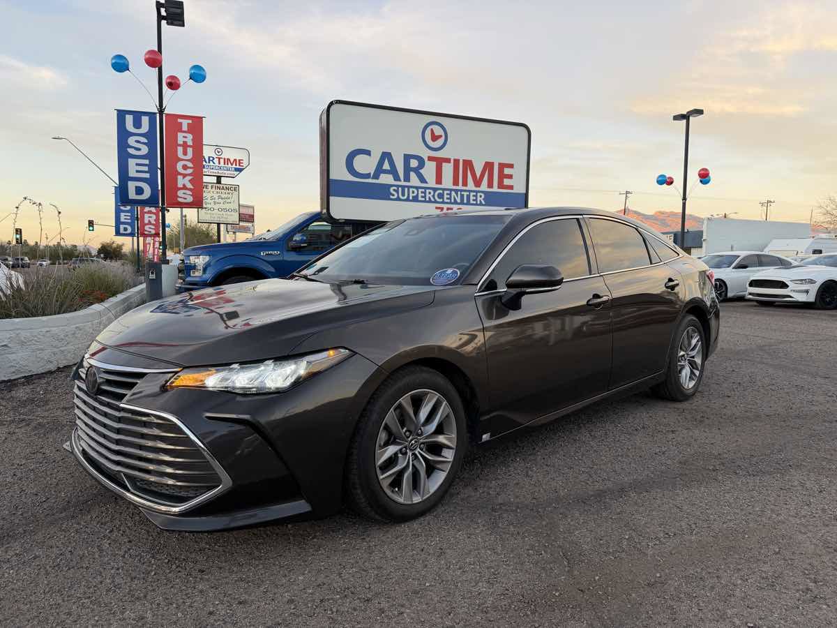 Used 2019 Toyota Avalon XLE w/ Moonroof Package FWD image 1