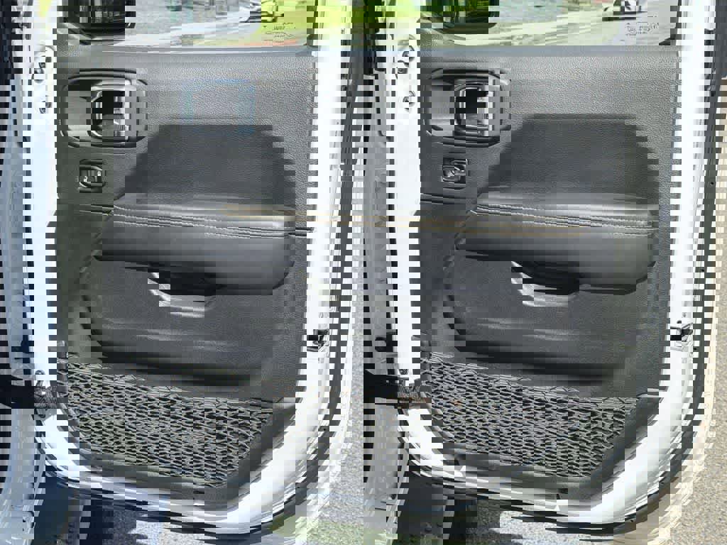 Used 2025 Jeep Wrangler Sahara image 33