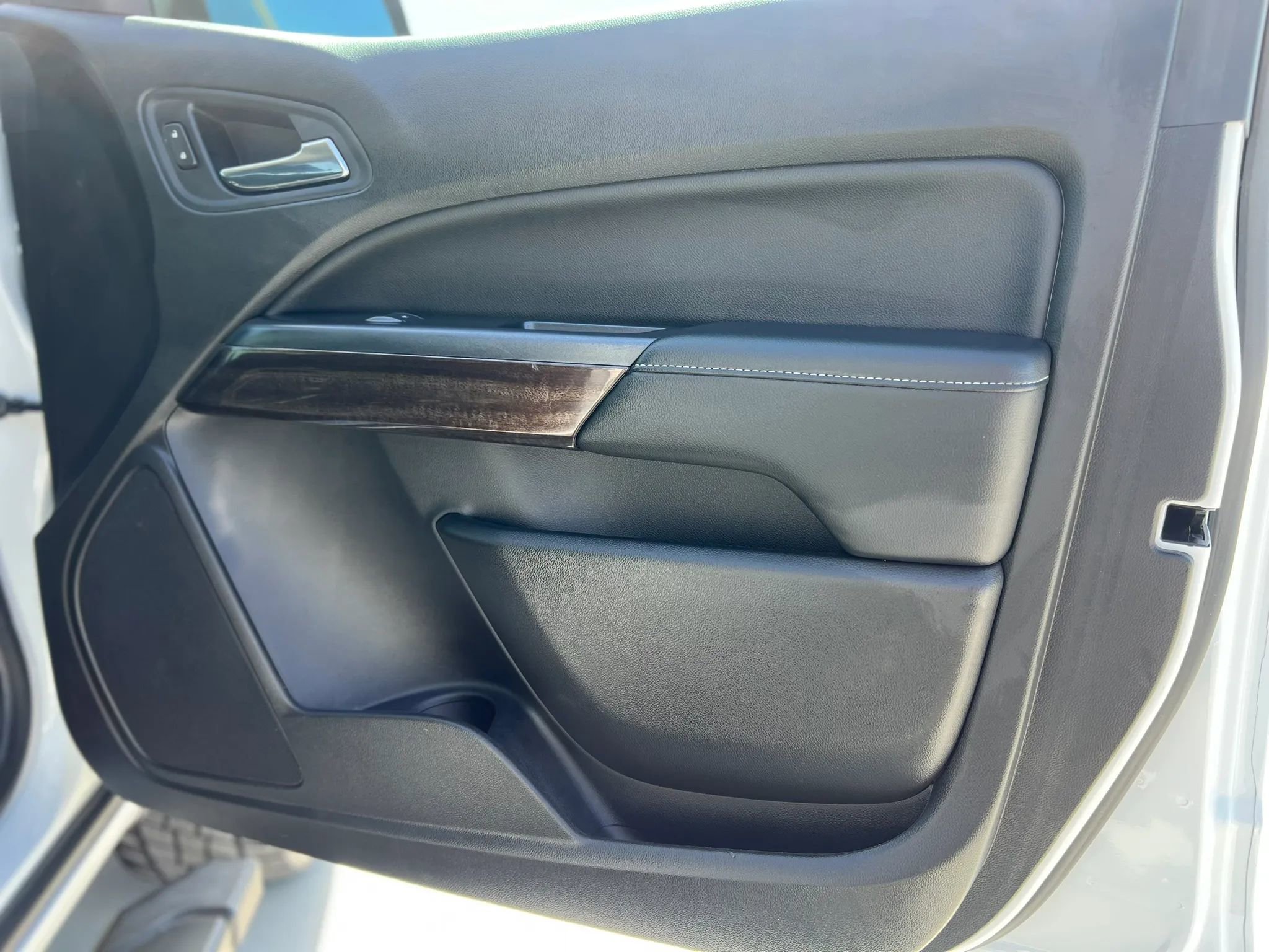 Used 2019 GMC Canyon SLE w/ Elevation Edition image 14