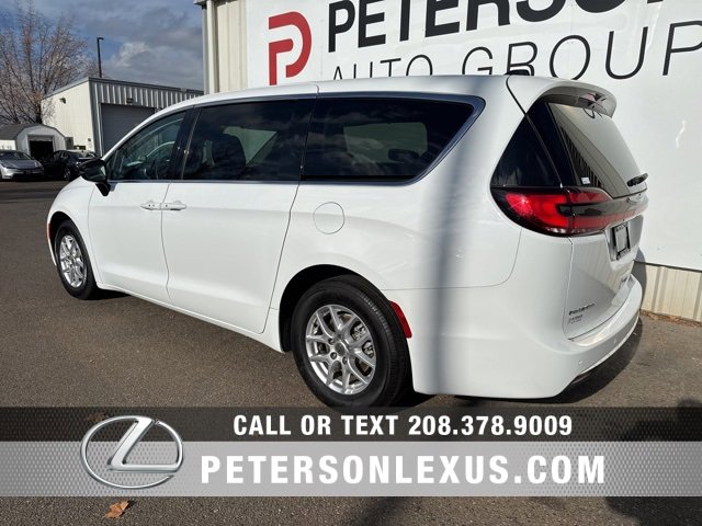 Used 2024 Chrysler Pacifica Touring-L image 5