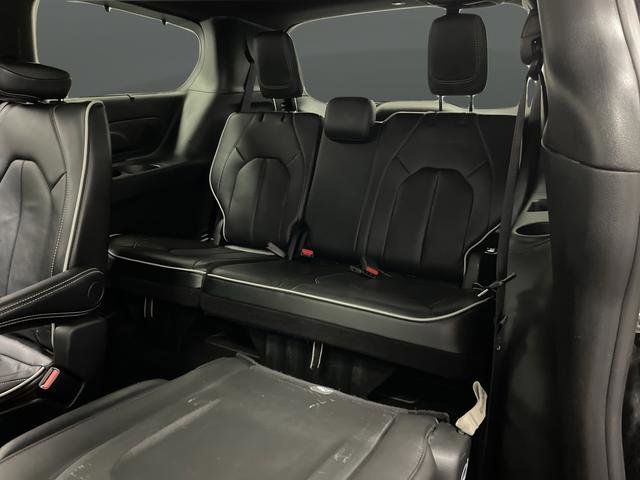 Used 2025 Chrysler Pacifica Limited image 31