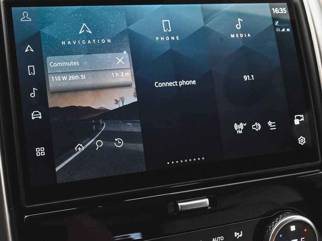 Used 2025 Land Rover Discovery S AWD/4WD image 19