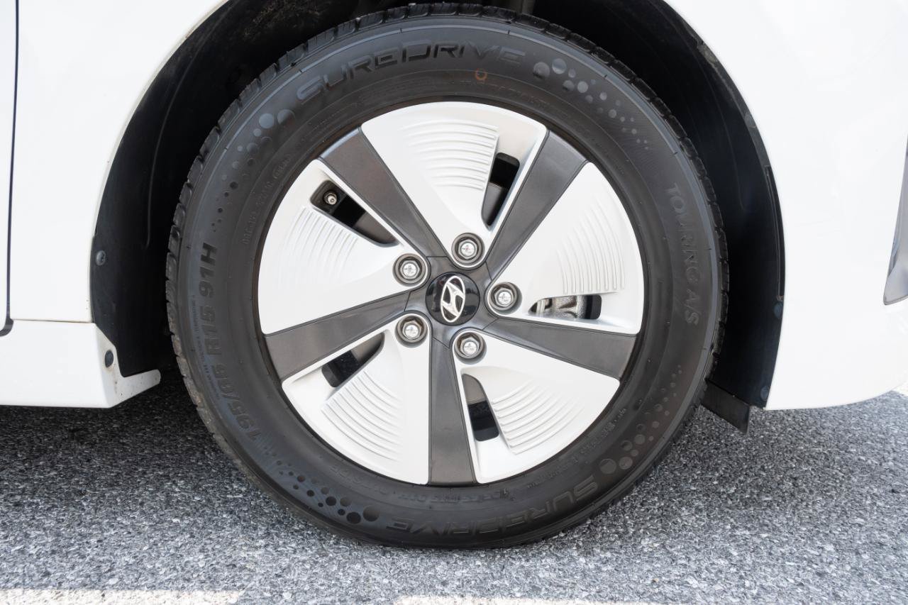 Used 2020 Hyundai Ioniq Blue FWD image 36
