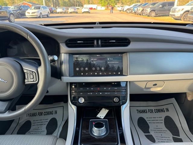Used 2016 Jaguar XF Prestige image 20