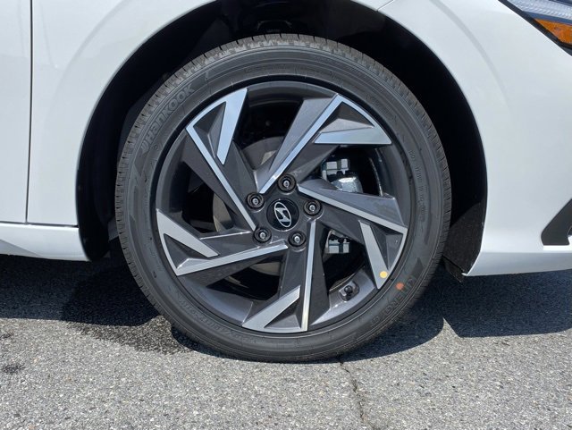 New 2025 Hyundai Elantra SEL image 40