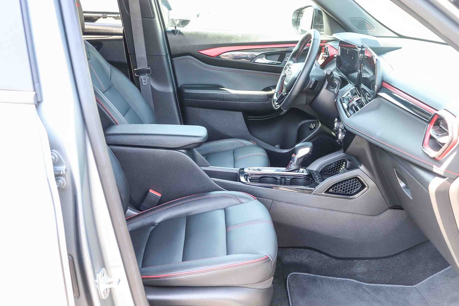 Used 2024 Chevrolet TrailBlazer RS w/ Convenience Package FWD image 20