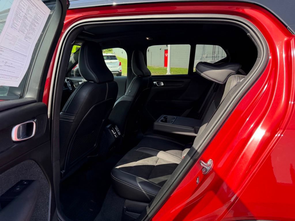 Used 2022 Volvo XC40 T5 R-Design AWD/4WD image 15