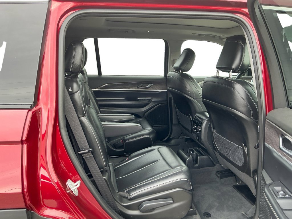 Used 2024 Jeep Grand Cherokee L Limited AWD/4WD image 23